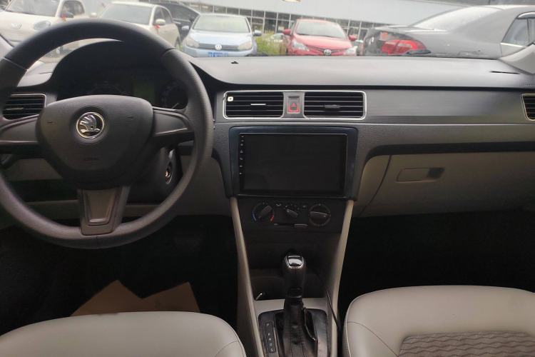 Used Skoda Rapid 2015 1.6L Automatic Smart Selection Model Interior 1