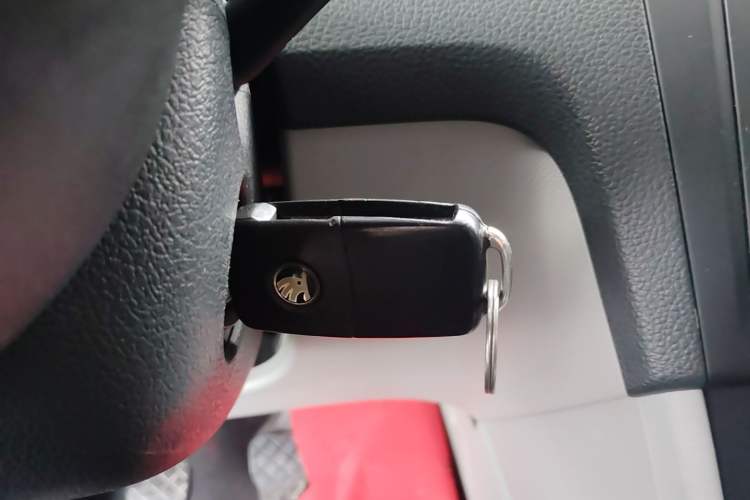 Used Skoda Rapid 2015 1.6L Manual Le Xuan Model Interior 1