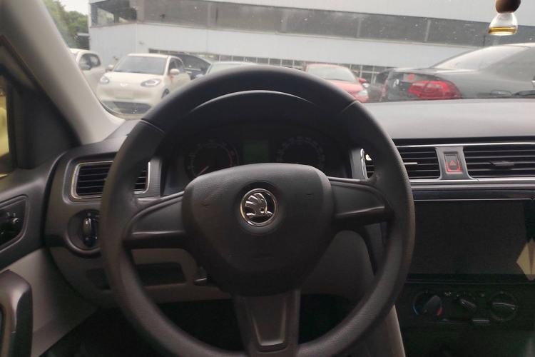 Used Skoda Rapid 2015 1.6L Automatic Smart Selection Model Interior 2
