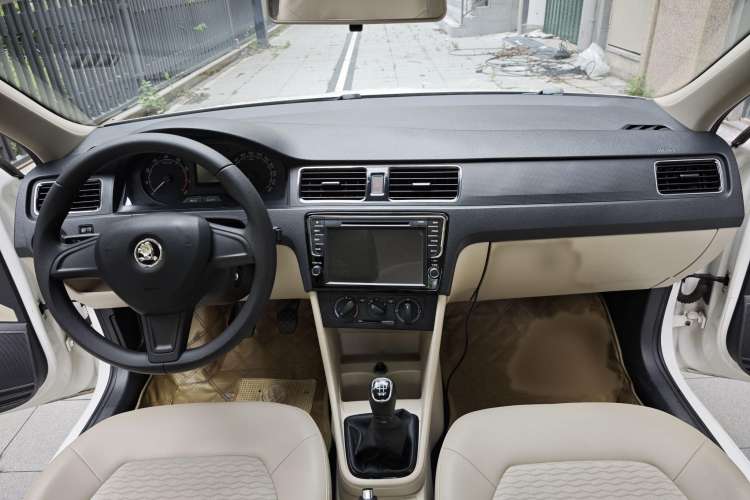 Used Skoda Rapid 2015 1.6L Manual Smart Selection Model Interior 2