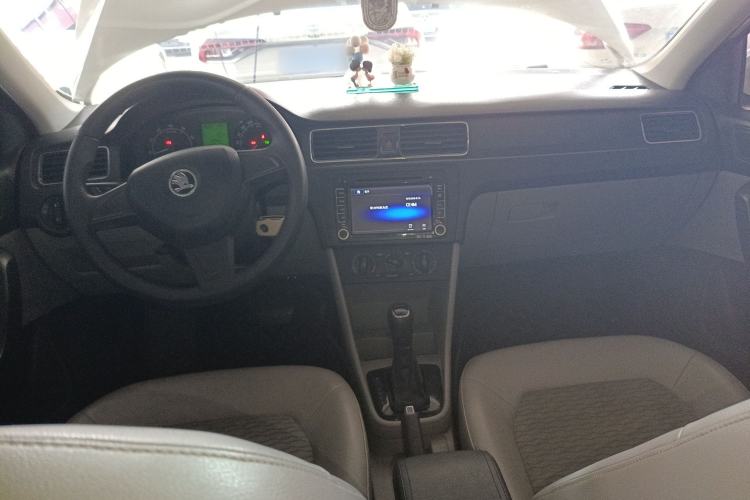 Used Skoda Rapid 2015 1.6L Automatic Smart Selection Model Interior 2