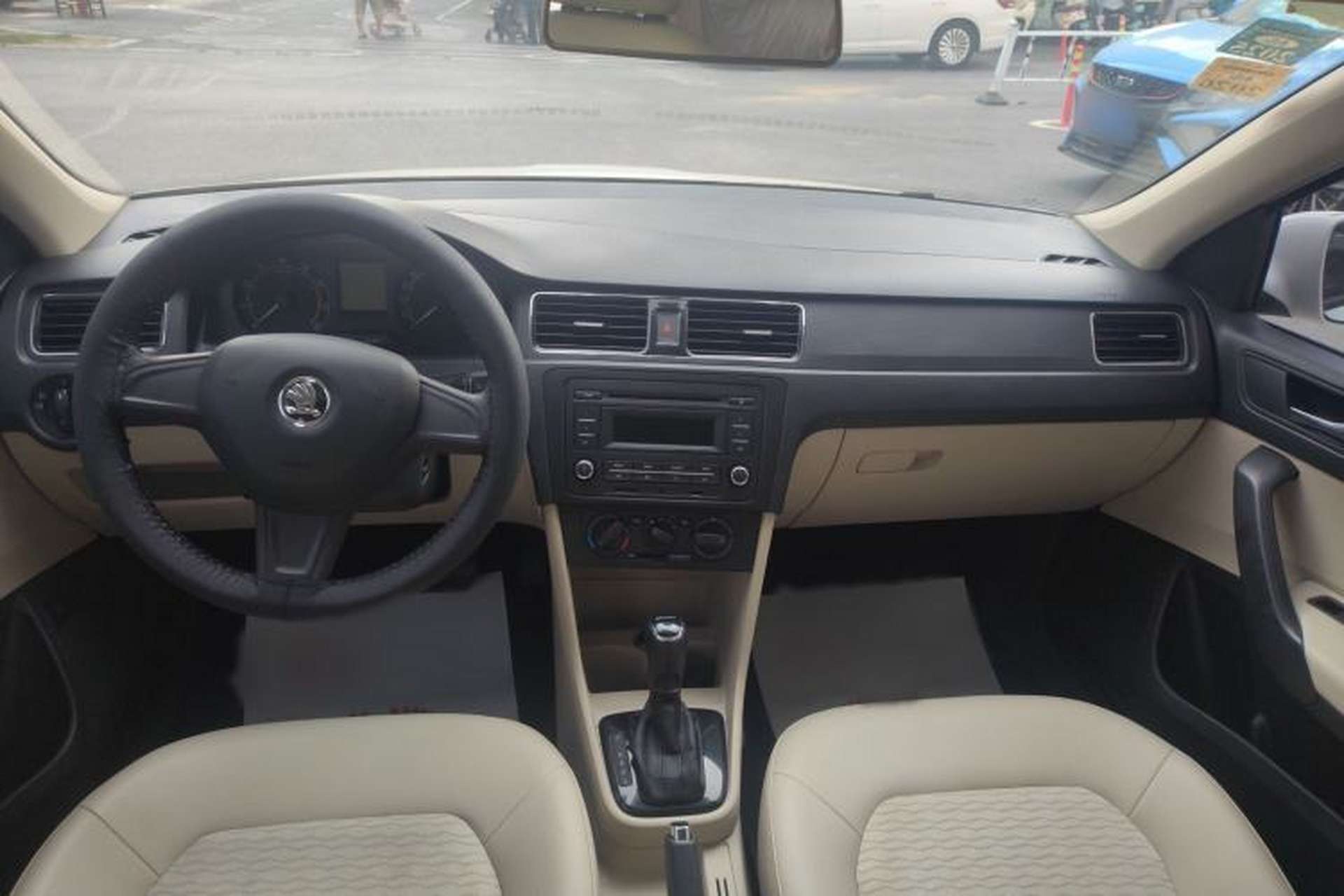 Used Skoda Rapid 2015 1.6L Automatic Smart Selection Model Interior 3