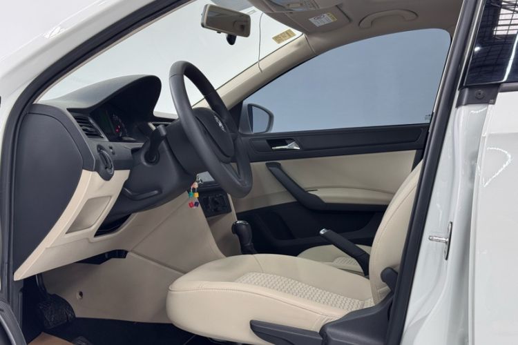 Used Skoda Rapid 2015 1.6L Automatic Smart Selection Model Interior 8