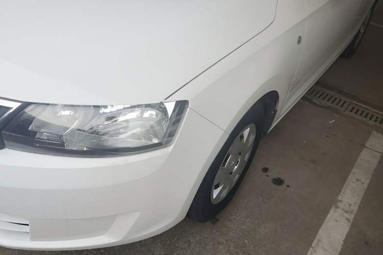 Used Skoda Rapid 2015 1.6L Manual Le Xuan Model Left Front Headlight