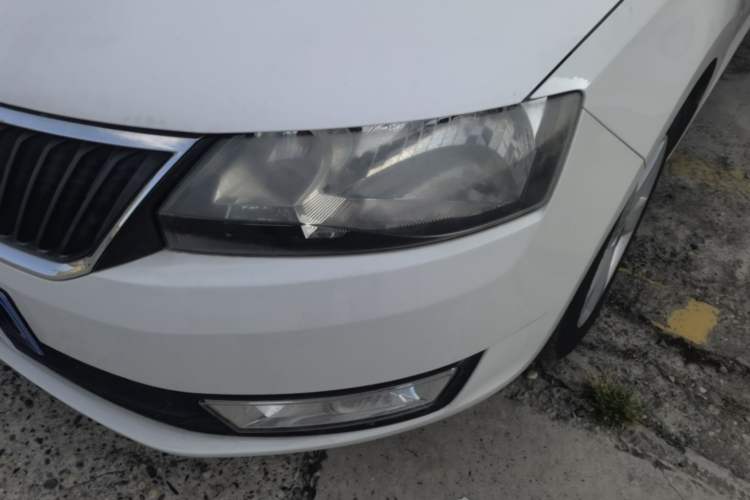 Used Skoda Rapid 2015 1.6L Automatic Smart Selection Model Left Front Headlight