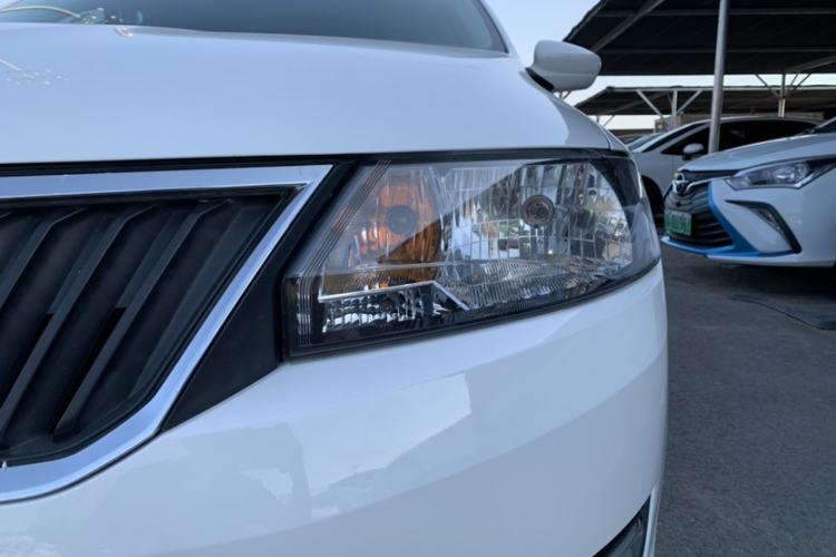 Used Skoda Rapid 2015 1.6L Automatic Smart Selection Model Left Front Headlight