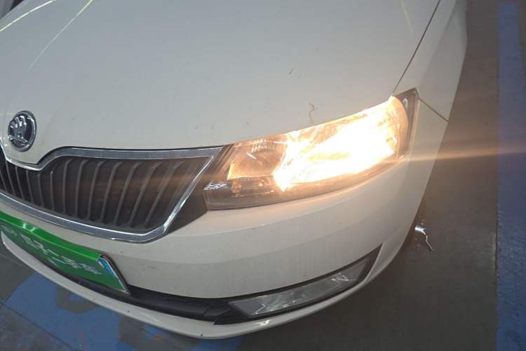 Used Skoda Rapid 2015 1.6L Automatic Smart Selection Model Left Front Headlight
