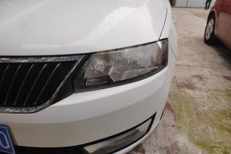 Used Skoda Rapid 2015 1.6L Manual Smart Selection Model Left Front Headlight