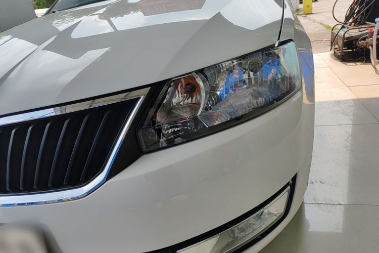 Used Skoda Rapid 2015 1.6L Automatic Smart Selection Model Left Front Headlight