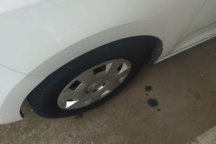 Used Skoda Rapid 2015 1.6L Manual Le Xuan Model Left Front Wheel Hub