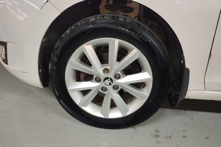 Used Skoda Rapid 2015 1.6L Manual Smart Selection Model Left Front Wheel Hub