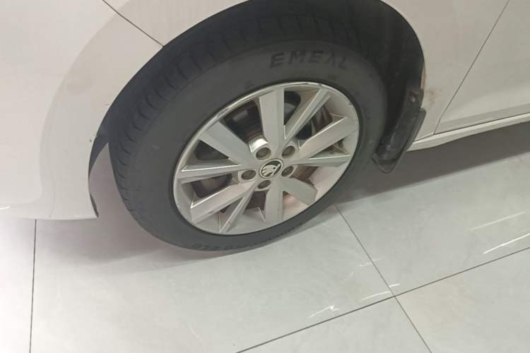 Used Skoda Rapid 2015 1.6L Manual Smart Selection Model Left Front Wheel Hub