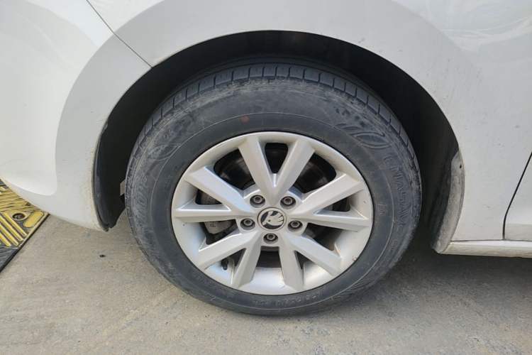 Used Skoda Rapid 2015 1.4L Manual Enjoyment Model Left Front Wheel Hub
