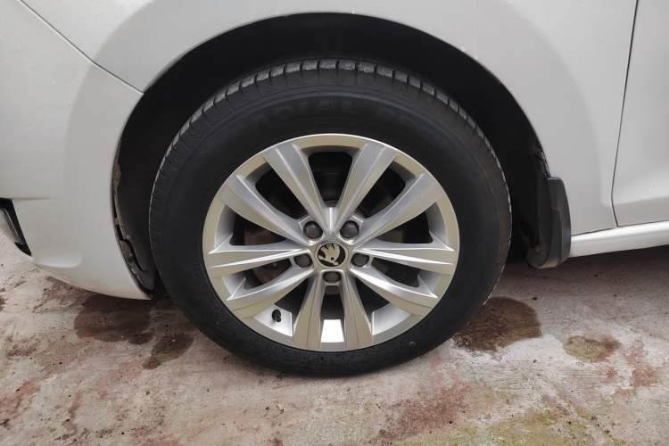 Used Skoda Rapid 2015 1.6L Manual Smart Selection Model Left Front Wheel Hub