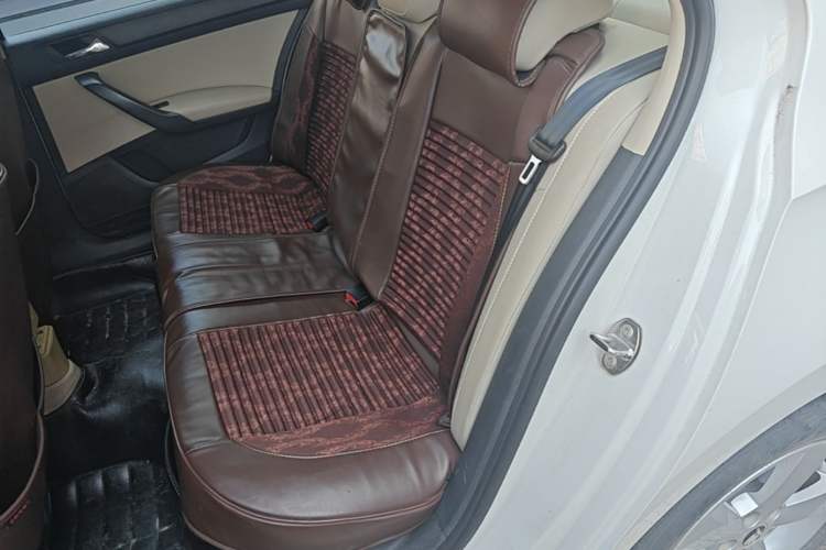Used Skoda Rapid 2015 1.6L Automatic Smart Selection Model Left Rear Seat