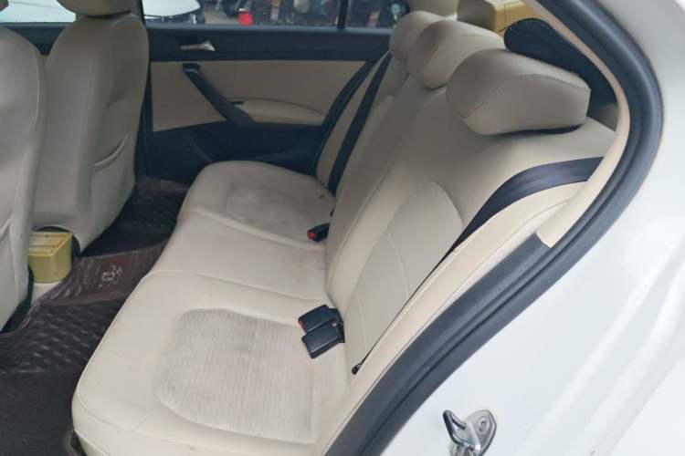 Used Skoda Rapid 2015 1.6L Automatic Smart Selection Model Left Rear Seat