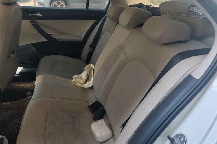 Used Skoda Rapid 2015 1.6L Automatic Smart Selection Model Left Rear Seat