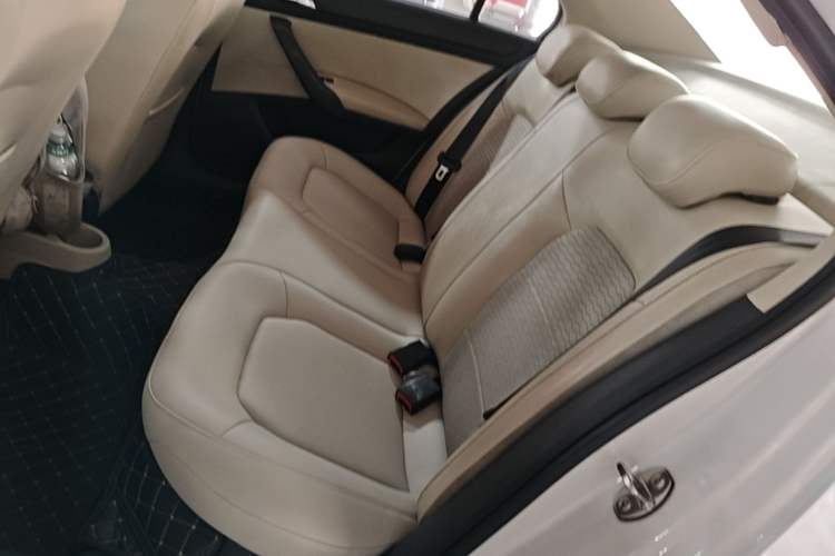 Used Skoda Rapid 2015 1.6L Automatic Smart Selection Model Left Rear Seat