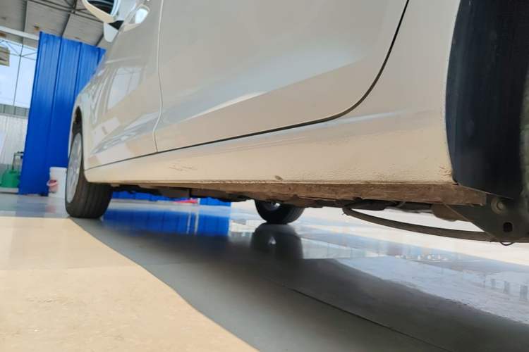 Used Skoda Rapid 2015 1.6L Automatic Smart Selection Model Left Side Sill
