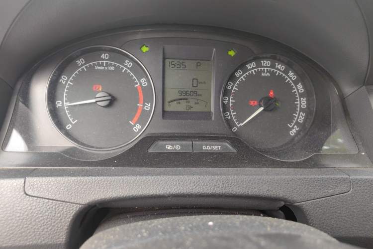 Used Skoda Rapid 2015 1.6L Automatic Smart Selection Model Odometer Close Up