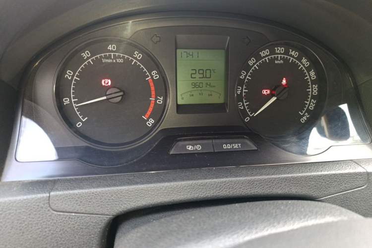 Used Skoda Rapid 2015 1.6L Manual Le Xuan Model Odometer Close Up