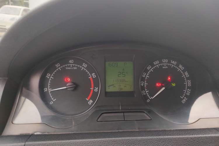 Used Skoda Rapid 2015 1.6L Automatic Smart Selection Model Odometer Close Up