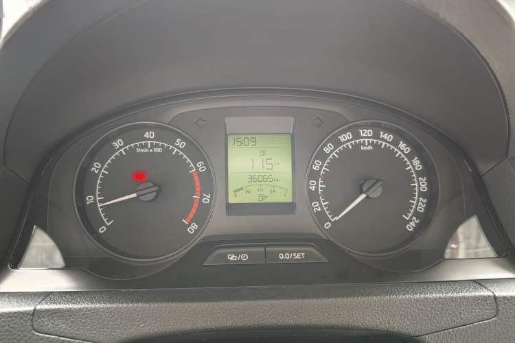 Used Skoda Rapid 2015 1.6L Manual Smart Selection Model Odometer Close Up