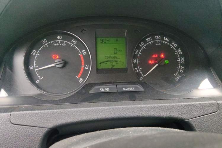 Used Skoda Rapid 2015 1.6L Automatic Smart Selection Model Odometer Close Up