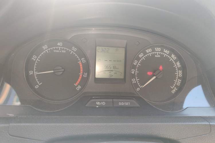 Used Skoda Rapid 2015 1.6L Automatic Smart Selection Model Odometer Close Up
