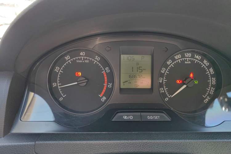 Used Skoda Rapid 2015 1.6L Automatic Smart Selection Model Odometer Close Up