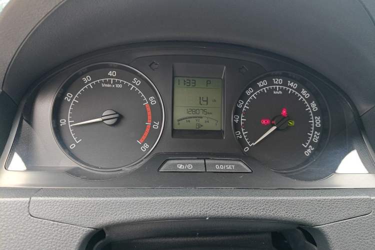 Used Skoda Rapid 2015 1.6L Automatic Smart Selection Model Odometer Close Up