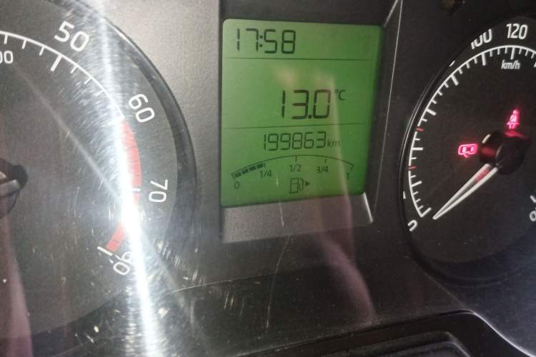 Used Skoda Rapid 2015 1.6L Manual Le Xuan Model Odometer Close Up