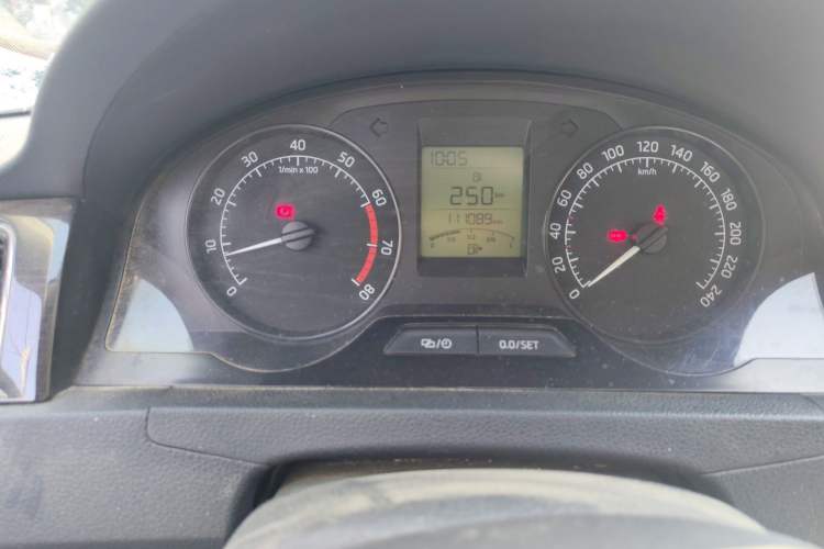 Used Skoda Rapid 2015 1.6L Manual Smart Selection Model Odometer Close Up