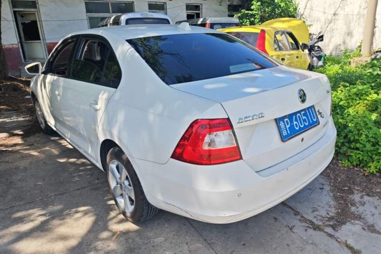 Used Skoda Rapid 2015 1.6L Manual Smart Selection Model Rear Left 45 Deg