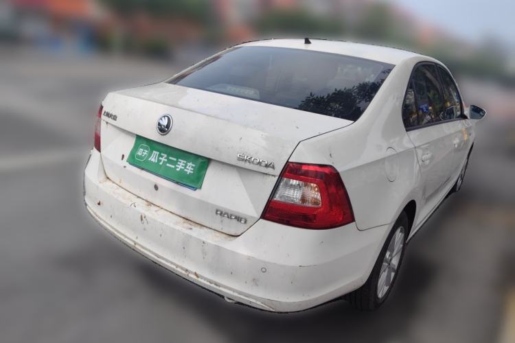 Used Skoda Rapid 2015 1.6L Automatic Smart Selection Model Rear Right 45 Deg