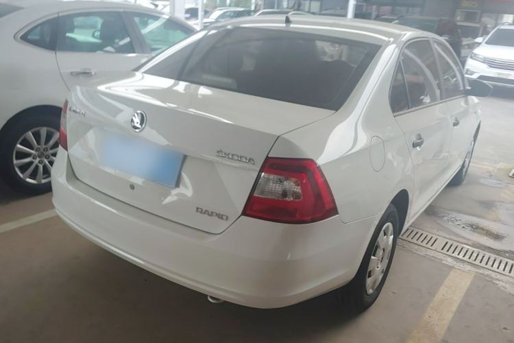 Used Skoda Rapid 2015 1.6L Manual Le Xuan Model Rear Right 45 Deg