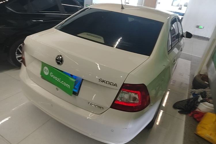 Used Skoda Rapid 2015 1.6L Manual Smart Selection Model Rear Right 45 Deg