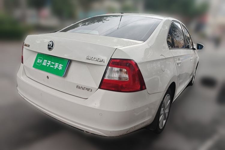 Used Skoda Rapid 2015 1.6L Automatic Smart Selection Model Rear Right 45 Deg