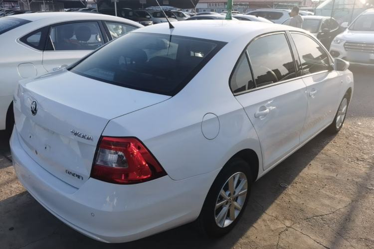 Used Skoda Rapid 2015 1.6L Automatic Smart Selection Model Rear Right 45 Deg