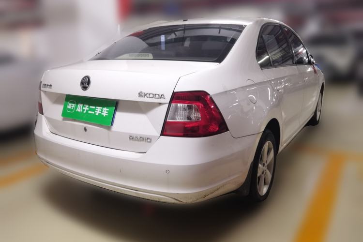 Used Skoda Rapid 2015 1.6L Automatic Smart Selection Model Rear Right 45 Deg