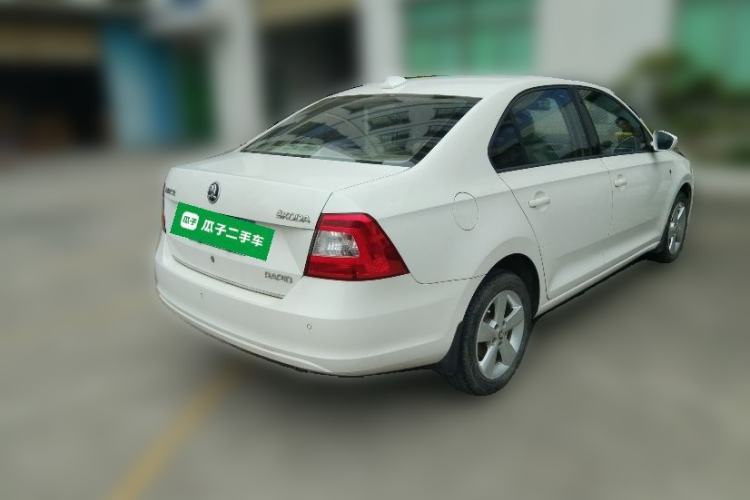 Used Skoda Rapid 2015 1.6L Automatic Smart Selection Model Rear Right 45 Deg