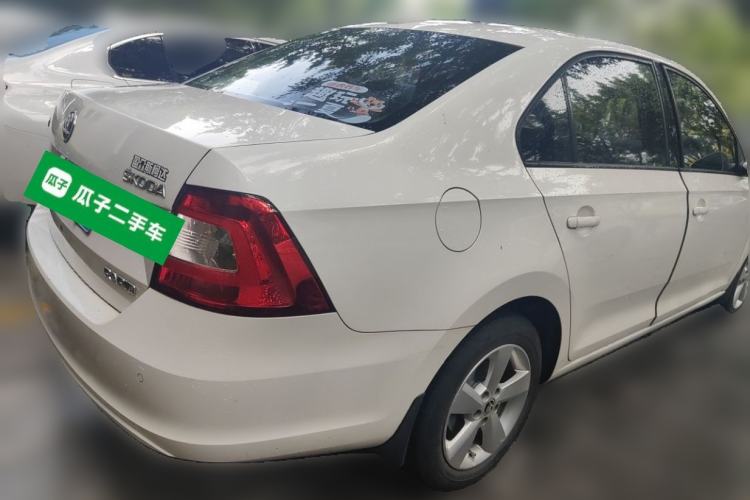 Used Skoda Rapid 2015 1.6L Automatic Smart Selection Model Rear Right 45 Deg