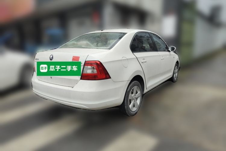Used Skoda Rapid 2015 1.6L Automatic Smart Selection Model Rear Right 45 Deg