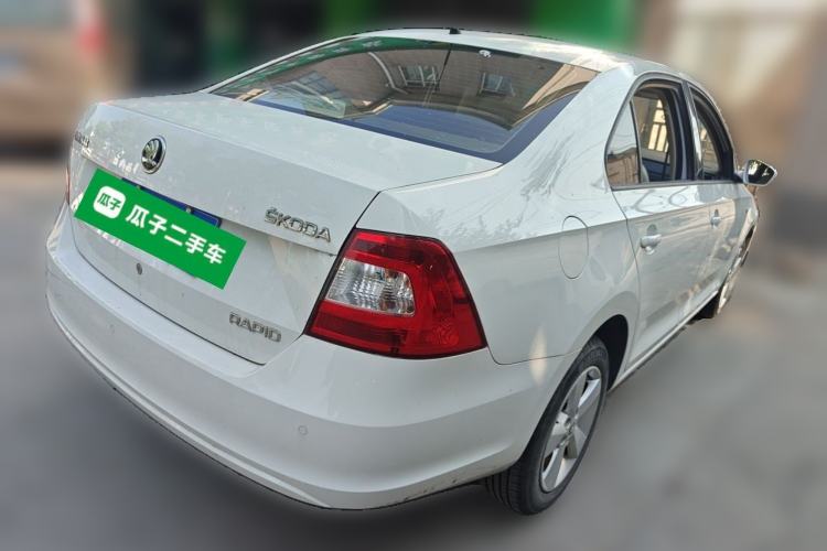 Used Skoda Rapid 2015 1.6L Automatic Smart Selection Model Rear Right 45 Deg