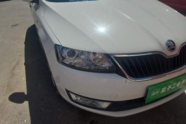 Used Skoda Rapid 2015 1.6L Automatic Smart Selection Model Right Front Headlight