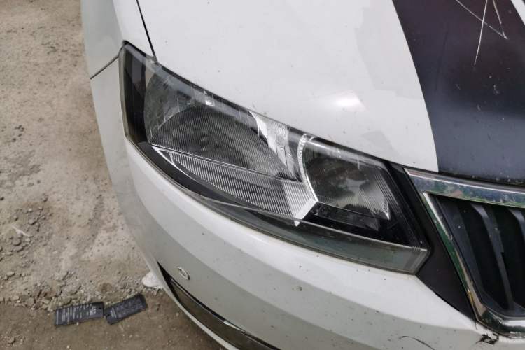 Used Skoda Rapid 2015 1.4L Manual Smart Selection Model Right Front Headlight