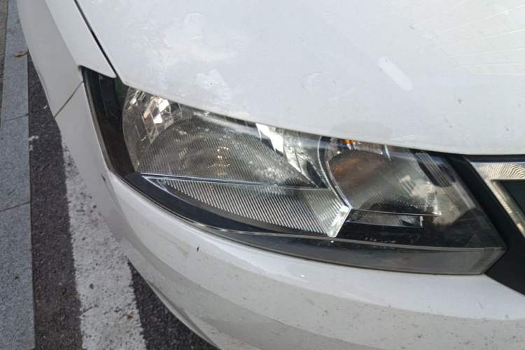 Used Skoda Rapid 2015 1.6L Manual Le Xuan Model Right Front Headlight