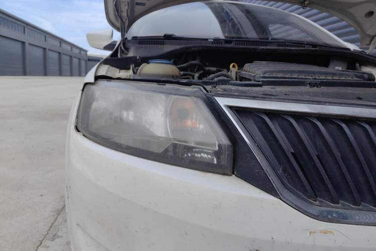 Used Skoda Rapid 2015 1.4L Manual Enjoyment Model Right Front Headlight