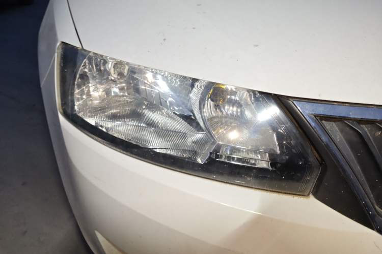 Used Skoda Rapid 2015 1.4L Manual Enjoyment Model Right Front Headlight