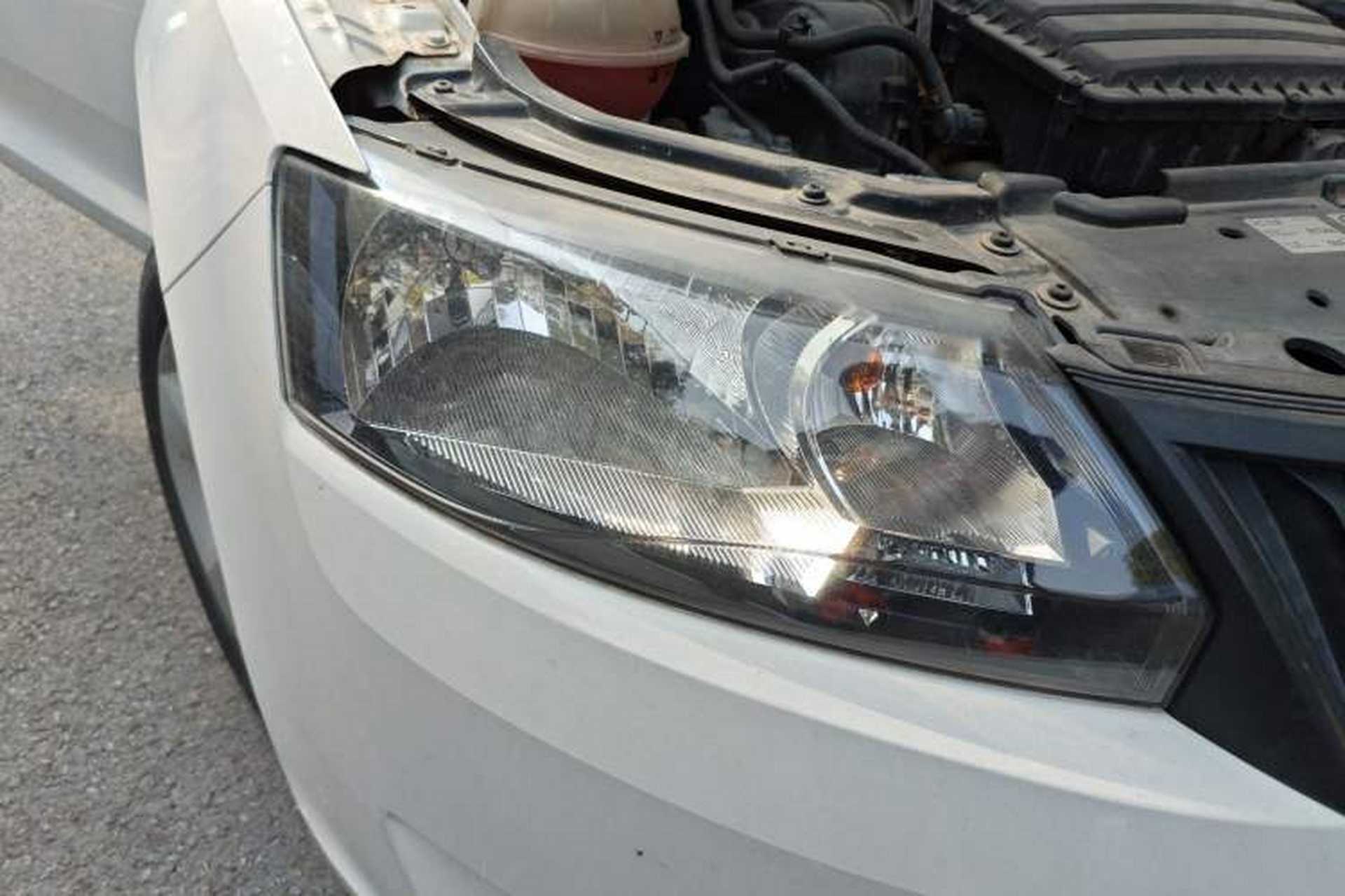 Used Skoda Rapid 2015 1.4L Manual Enjoyment Model Right Front Headlight